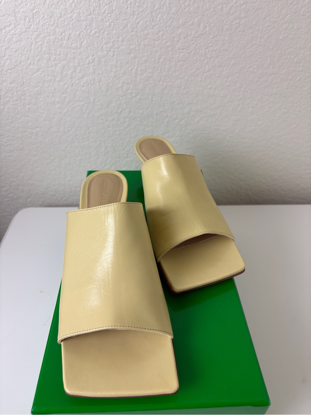 Bottega Veneta Women's baby yellow Slide mules kitten heels 38.5 - Picture 2 of 8